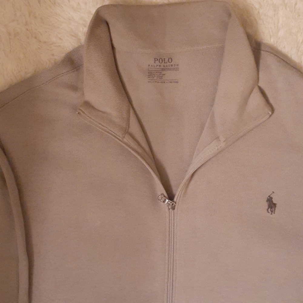 Polo - Picture 3 of 3